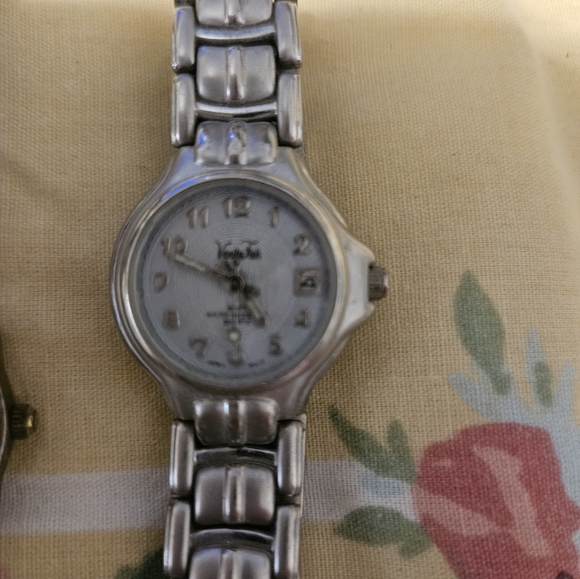 Bundle of used watches,untested.2 Citizen w/books,2 Aigner,etc. - Picture 5 of 16